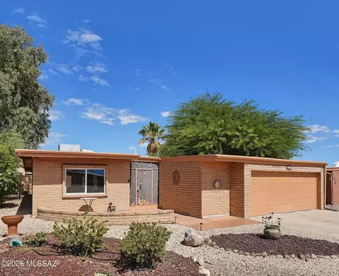 936 W Via Pitic, Green Valley, AZ 85614
