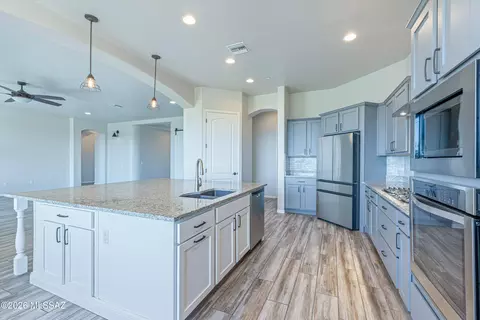Kitchen - 14348 E Willow Goldfinch Ct, Vail, AZ 85641 photo 3 of 7