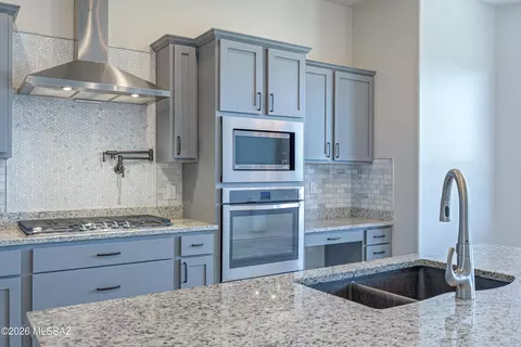 Kitchen - 14348 E Willow Goldfinch Ct, Vail, AZ 85641 photo 7 of 7