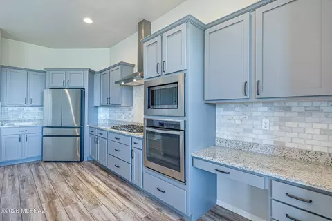 Kitchen - 14348 E Willow Goldfinch Ct, Vail, AZ 85641 photo 5 of 7