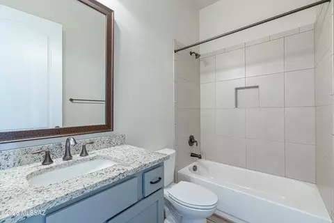 Bath - 14348 E Willow Goldfinch Ct, Vail, AZ 85641 photo 4 of 4