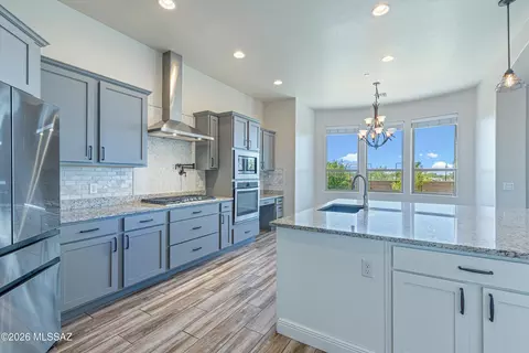 Kitchen - 14348 E Willow Goldfinch Ct, Vail, AZ 85641 photo 6 of 7