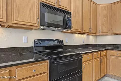 Kitchen - 9162 E Lost Tree Dr, Tucson, AZ 85715 photo 5 of 8