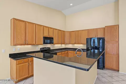Kitchen - 9162 E Lost Tree Dr, Tucson, AZ 85715 photo 4 of 8
