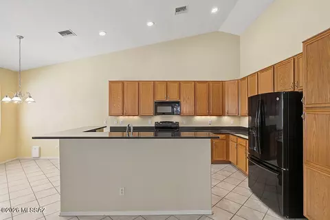 Kitchen - 9162 E Lost Tree Dr, Tucson, AZ 85715 photo 2 of 8