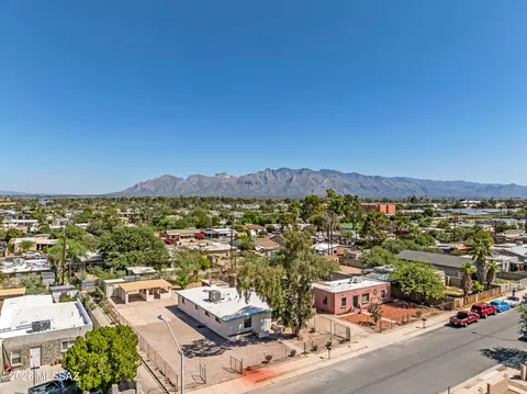 758 W Paris Promenade, Tucson, AZ 85705