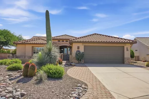 2480 E Mayview Dr, Green Valley, AZ 85614