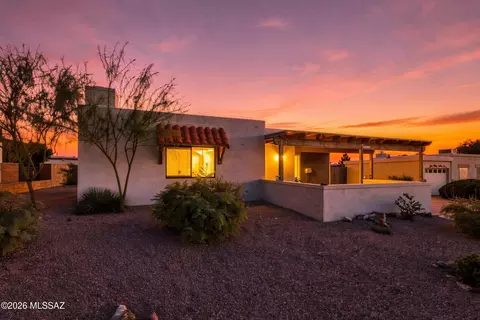 81 E Santa Chalice Dr, Green Valley, AZ 85614