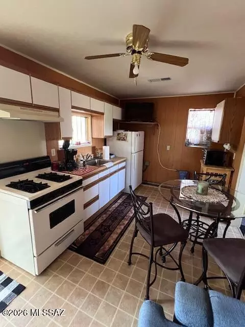 Kitchen - 6044 W High Desert Rd, Willcox, AZ 85643 photo 1 of 2