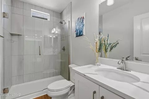 Bath - 2034 E River Rd #203, Tucson, AZ 85718 photo 1 of 2