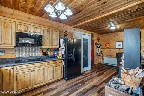 Kitchen - 192 County Road 2180, Nutrioso, AZ 85932 photo 2 of 3