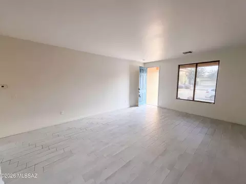 Living - 12512 E Rust Canyon Pl, Vail, AZ 85641 photo 2 of 4
