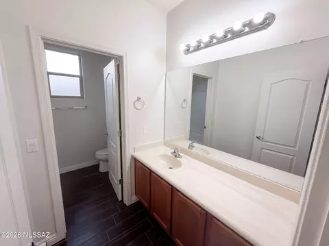 Bath - 12512 E Rust Canyon Pl, Vail, AZ 85641 photo 2 of 4