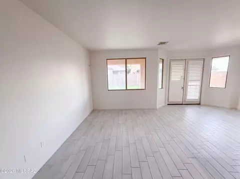 Living - 12512 E Rust Canyon Pl, Vail, AZ 85641 photo 3 of 4