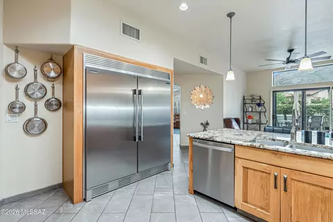 Kitchen - 4580 E Red Mesa Dr, Tucson, AZ 85718 photo 4 of 7