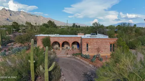 5702 N Water Line Rd, Tucson, AZ 85704
