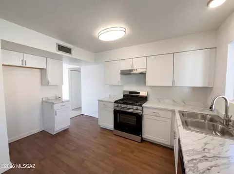 1762 W Calle La Paz, Tucson, AZ 85713