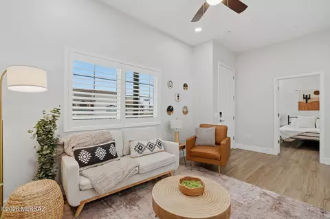 2022 E River Rd #201, Tucson, AZ 85718