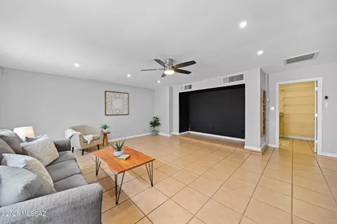 Living - 10231 E Discovery Dr, Tucson, AZ 85748 photo 3 of 5