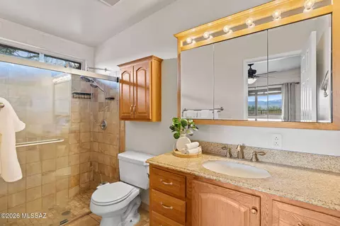 Bath - 10231 E Discovery Dr, Tucson, AZ 85748 photo 1 of 2