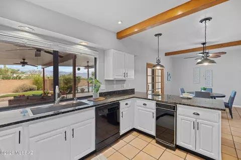 Kitchen - 10231 E Discovery Dr, Tucson, AZ 85748 photo 3 of 5