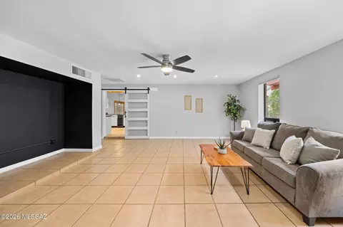 Living - 10231 E Discovery Dr, Tucson, AZ 85748 photo 4 of 5