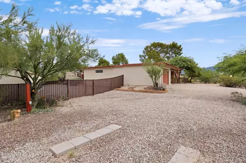 Exterior - 10231 E Discovery Dr, Tucson, AZ 85748 photo 2 of 11