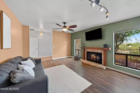 Living - 10231 E Discovery Dr, Tucson, AZ 85748 photo 1 of 5