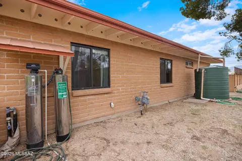 Exterior - 10231 E Discovery Dr, Tucson, AZ 85748 photo 9 of 11