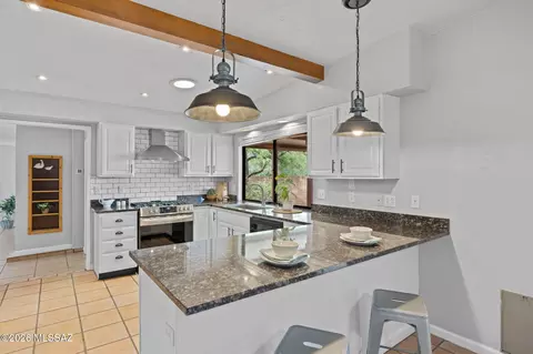 Kitchen - 10231 E Discovery Dr, Tucson, AZ 85748 photo 1 of 5