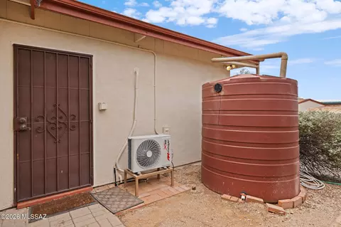 Exterior - 10231 E Discovery Dr, Tucson, AZ 85748 photo 5 of 11