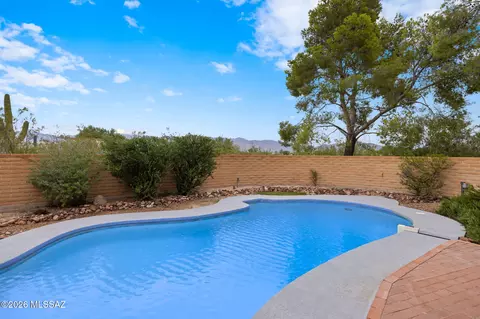 Exterior - 10231 E Discovery Dr, Tucson, AZ 85748 photo 7 of 11