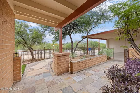 Exterior - 10231 E Discovery Dr, Tucson, AZ 85748 photo 4 of 11