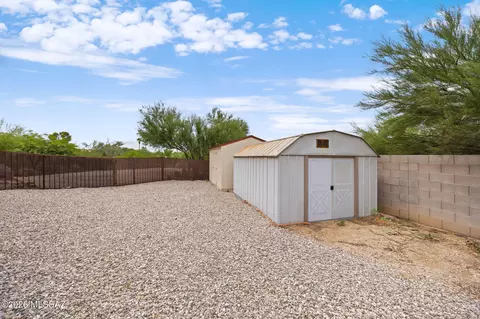 Exterior - 10231 E Discovery Dr, Tucson, AZ 85748 photo 6 of 11
