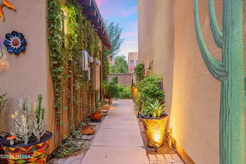 Exterior - 202 E Croydon Park Rd, Tucson, AZ 85704 photo 10 of 15