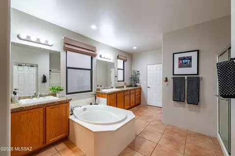 Bath - 202 E Croydon Park Rd, Tucson, AZ 85704 photo 1 of 6