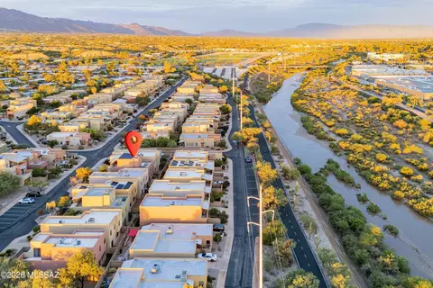 View/Area - 202 E Croydon Park Rd, Tucson, AZ 85704 photo 3 of 5