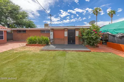 7425 E 20th St, Tucson, AZ 85710