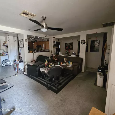 2557 E Cambridge Ring Dr, Tucson, AZ 85706 photo 2