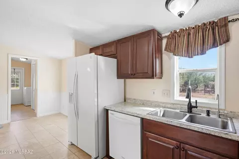 Kitchen - 3610 E Pinal St, Tucson, AZ 85739 photo 3 of 4