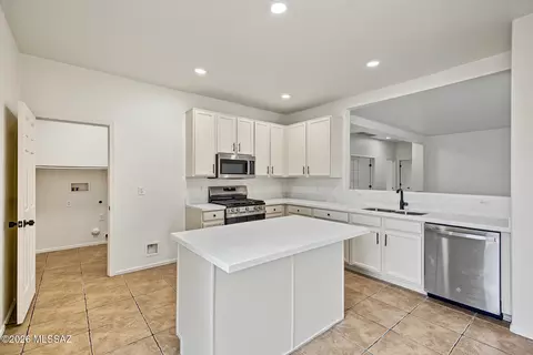 109 E Oracle Oak St, Sahuarita, AZ 85629