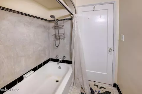 Bath - 1916 E 9th St, Tucson, AZ 85719 photo 2 of 4