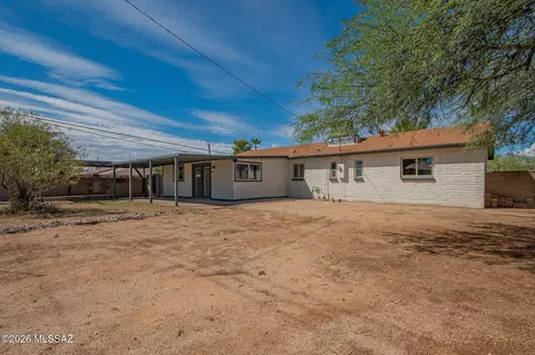 Exterior - 6702 E Koralee St, Tucson, AZ 85710 photo 7 of 9