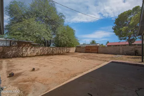 Exterior - 6702 E Koralee St, Tucson, AZ 85710 photo 8 of 9