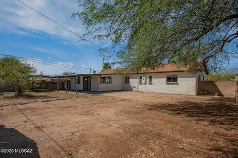 Exterior - 6702 E Koralee St, Tucson, AZ 85710 photo 6 of 9
