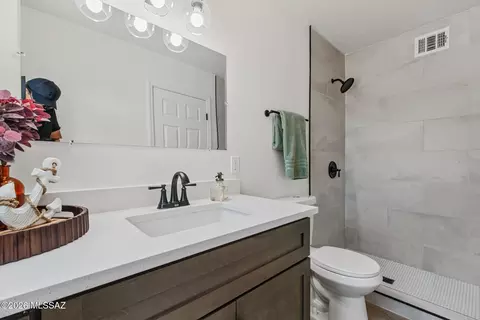 Bath - 6702 E Koralee St, Tucson, AZ 85710 photo 2 of 3