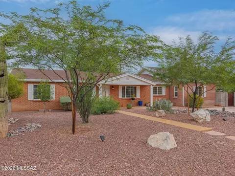 2725 E La Cienega Dr, Tucson, AZ 85716