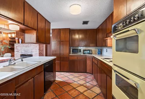 Kitchen - 5850 E 3rd St, Tucson, AZ 85711 photo 3 of 6