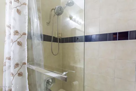 Bath - 6730 E Hawk Dr, Tucson, AZ 85730 photo 5 of 6