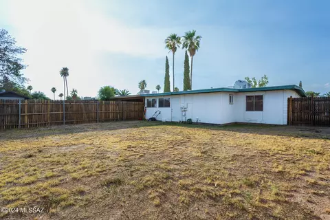Exterior - 6730 E Hawk Dr, Tucson, AZ 85730 photo 7 of 9